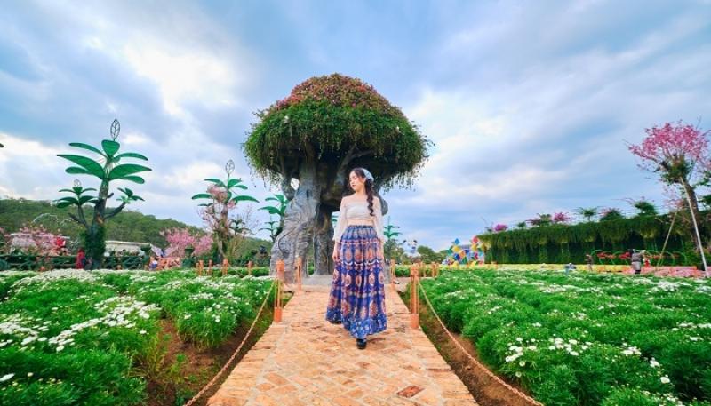 Gợi ý trang phục cho chuyến đi Đà Lạt tháng 6, có áo khoác và ô